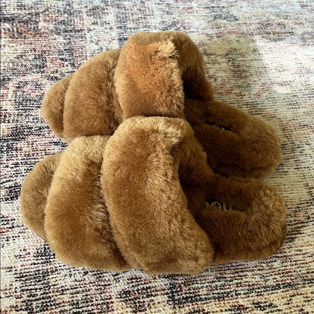 MOU CROSSED SLIPPER IN BROWN SHEEPSKIN